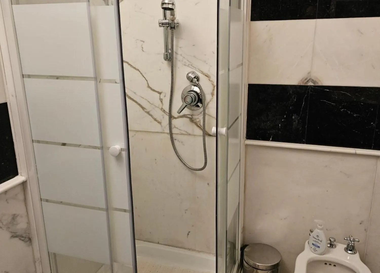 Casa Regis - Free Parking Hotel Genoa