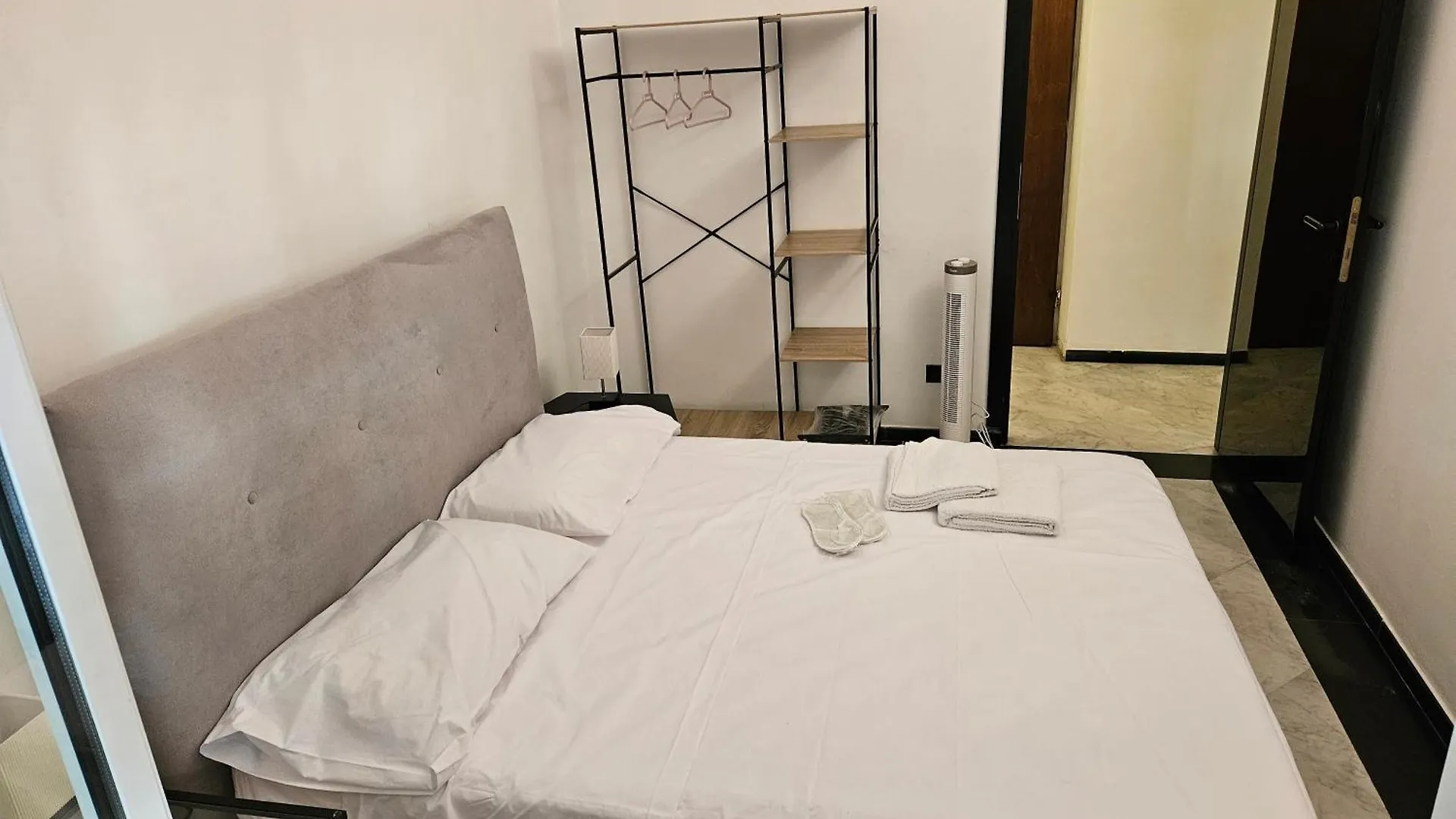 Hotel Casa Regis - Free Parking Genova Affittacamere